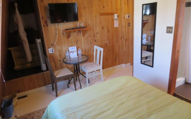 Couette et Fourchette, Saint sauveur B&B au cœur du village, Restaurant Apportez votre vin
