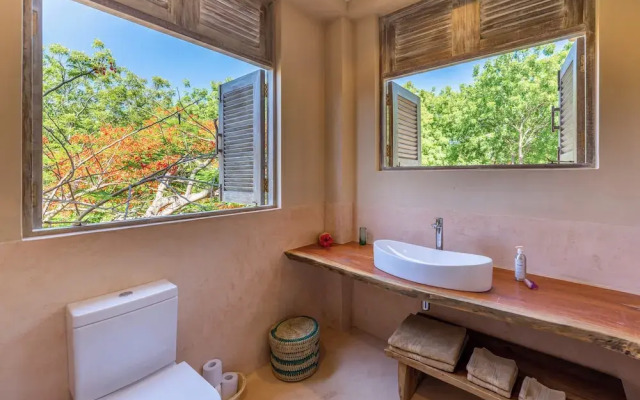Tombo House