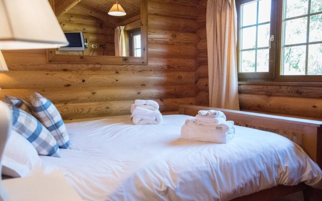 Ash Lodge With Hot Tub, Kingfishers