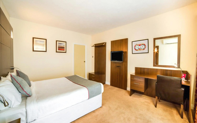 OYO The Bridge House Hotel