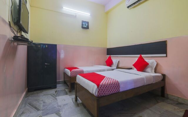 OYO 23373 Hotel Midline