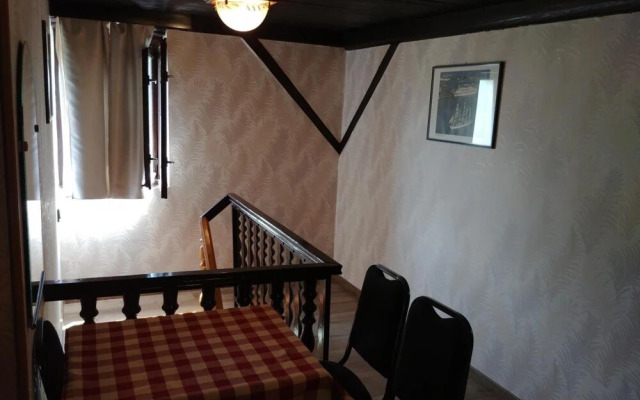 Crystal Apartement F