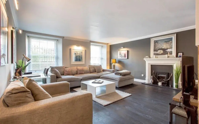 Luxury West End Apt. W/ Private Patio & Parking!