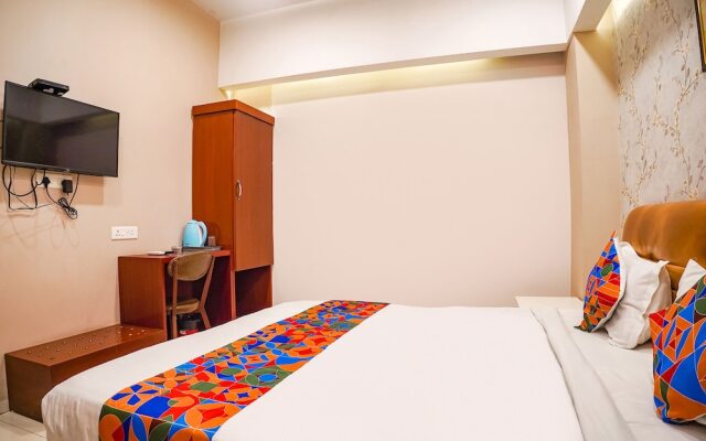 Fabhotel Divine Casa