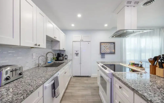 Fun Family-friendly Largo Home Heated Pool