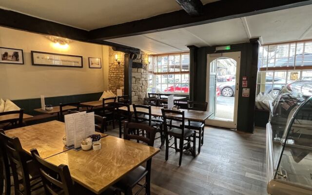 Priory Tearooms Burford With Rooms