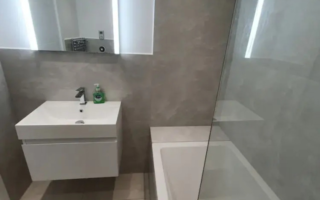 Modern Kings Road Executive Apartment
