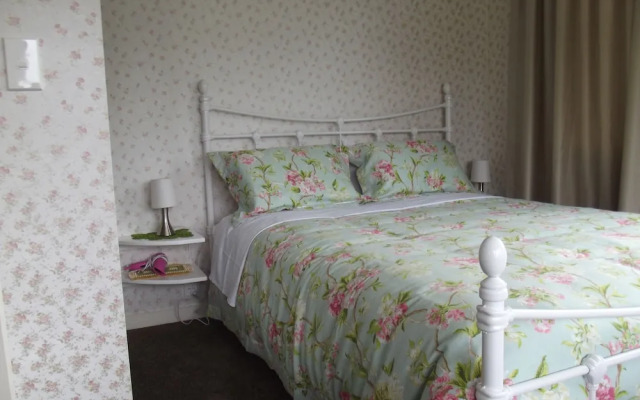 Kumara Historic Cottages - Hostel