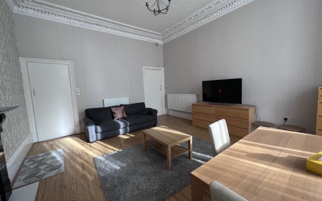 Happy Apartment