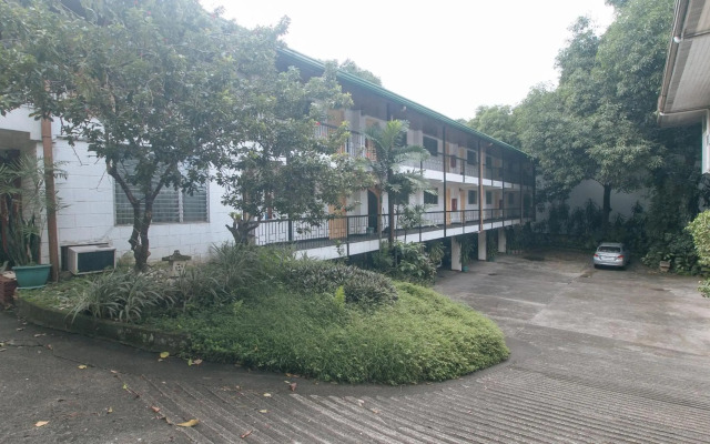 Broadway Court Apartelle