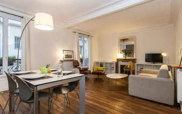 Apartment between Montmartre and Opera