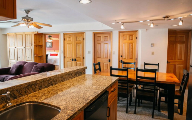 Carleton Lodge