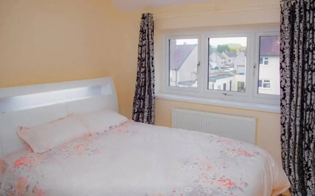 2bed House- Dudley-garden-wifi-tv