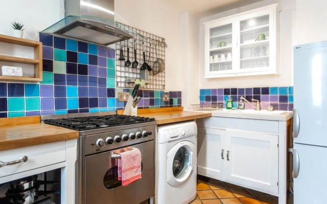 Pebble Mews House - Sleeps 6 to 8 Guests