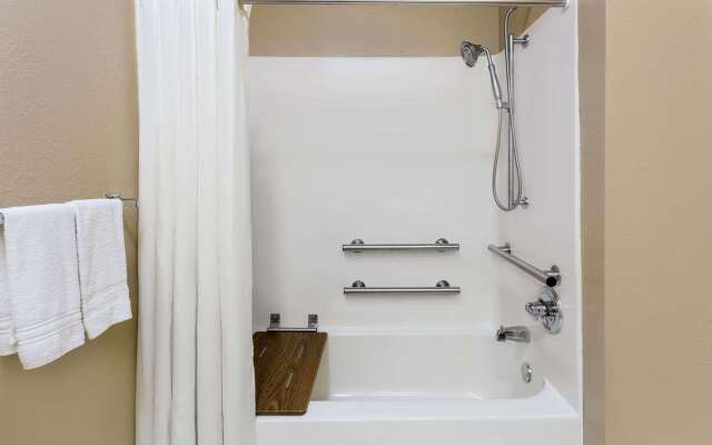 Super 8 by Wyndham Freeport