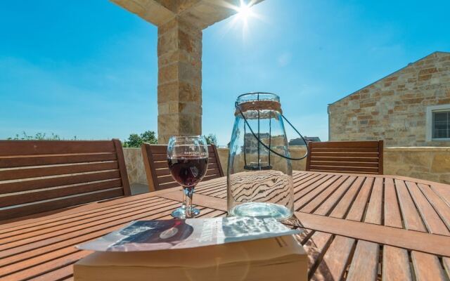 Beautiful Villa in Privlaka With Heated Swimming Pool