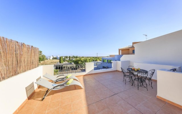 Villa With 3 Bedrooms in Quelfes, With Wonderful sea View, Pool Access