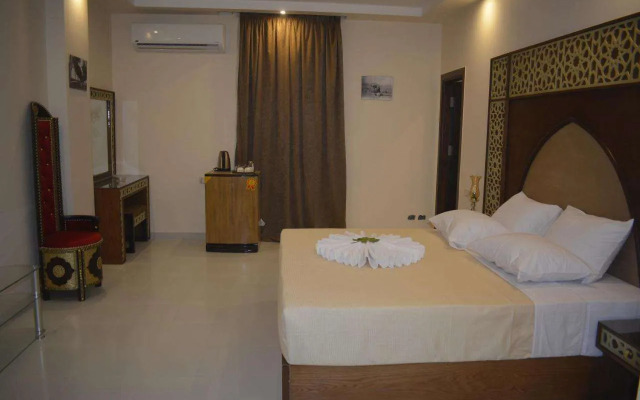 Pyramids Sun Capital