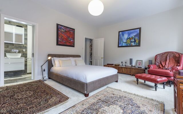 Cheverton Road Townhouse