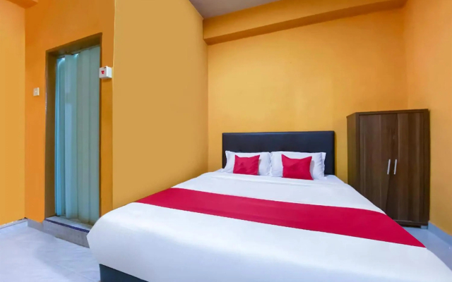 Super OYO 90039 Coop Hotel Kangar