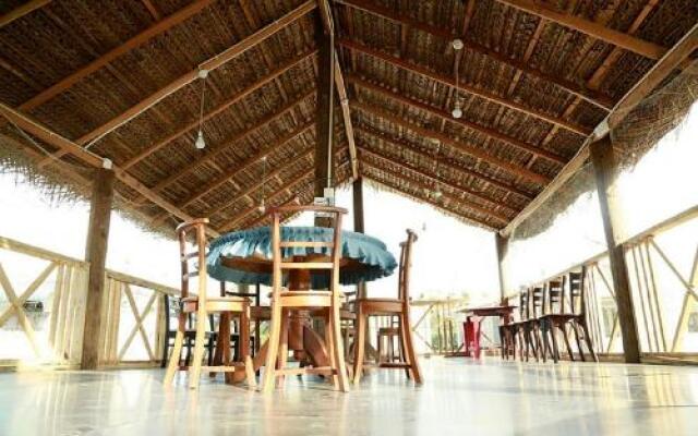 Trinco Hemach Beach Hotel