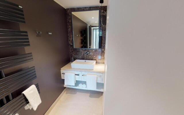 White Pearl Apartment 1.01