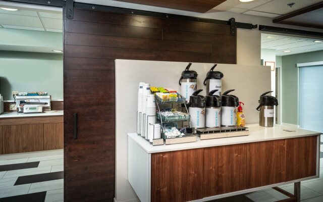 Holiday Inn Express Newport North - Middletown by IHG