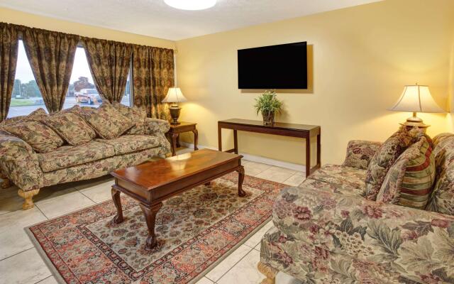 Travelodge by Wyndham Sellersburg / Louisville North