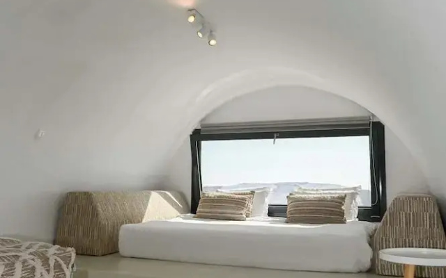 Amphora Thalassa Seaview Gem w Private Jacuzzi