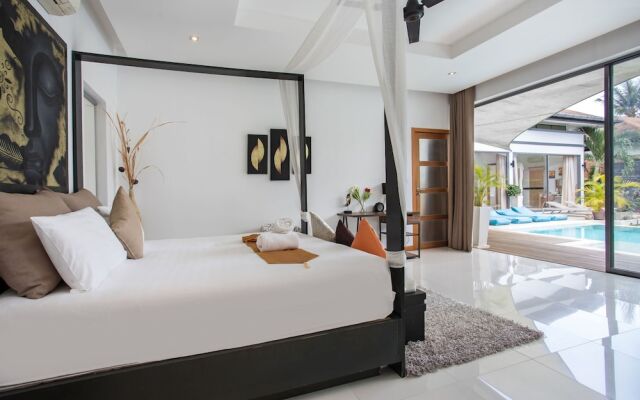 Modern 4BR Pool Villa Virginie Naiharn