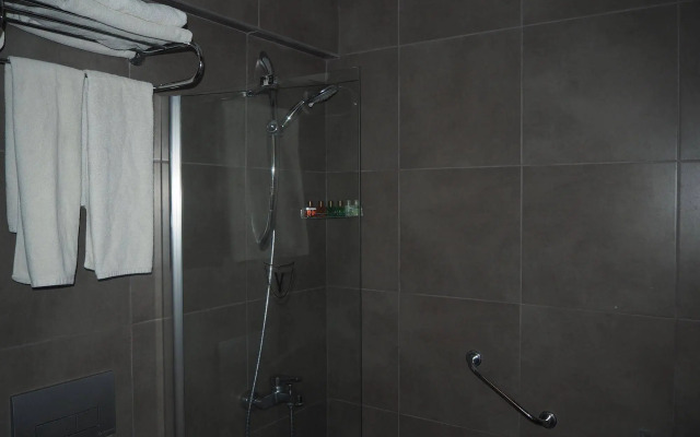 Yunus Hotel