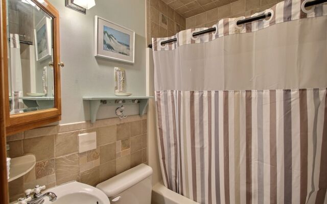 27 Oceans Door East Studio Bedroom Condo by RedAwning