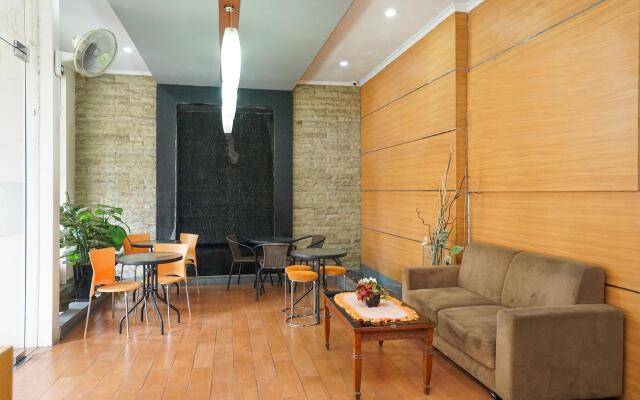 OYO 450 Semampir Residence
