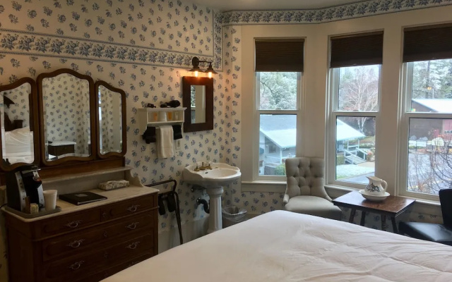 The Groveland Hotel
