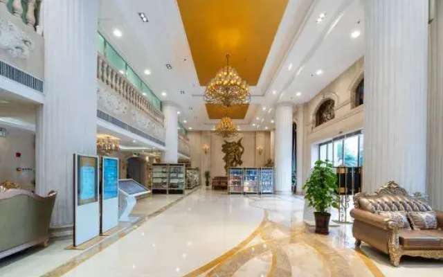 Vienna International Hotel (Luzhai County Government Administrative Plaza Branch)