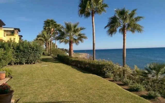 Grand Front Line Location Apartment- Heated Pool