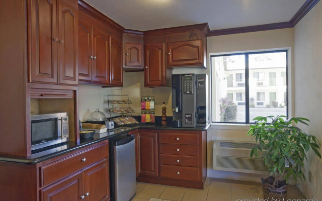 Americas Best Value Inn & Suites Wine Country