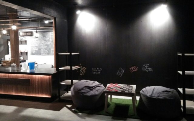 The Cavern Pod Hotel & Specialty Café - Hostel