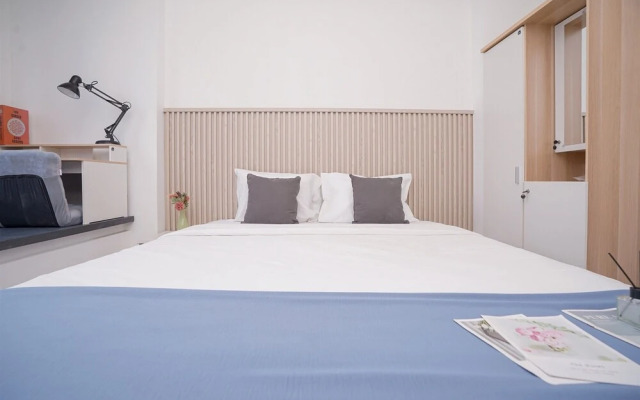 Warm Cozy Studio Room at Collins Boulevard Apartment
