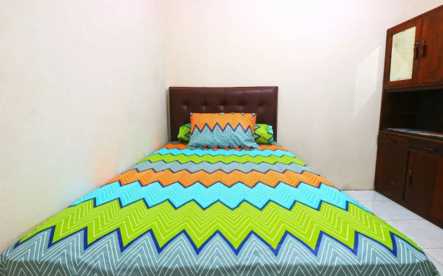 Premium Senen Guesthouse - Female Only
