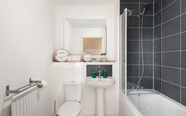 Luxury 2 Bed Flat by the Canal