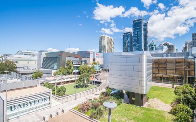 2bed Apartment! Modern Home for 4 at Chatswood