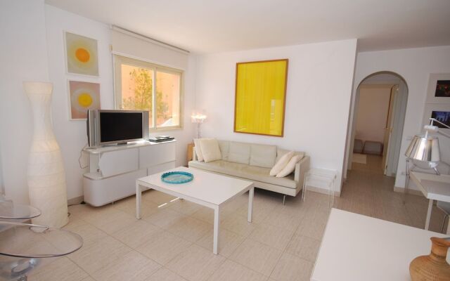 Apartment with joint pool and fantastic sea view