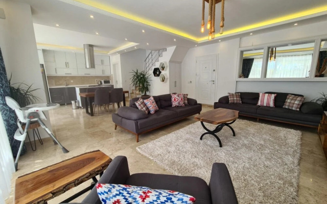 Villa With Jacuzzi Pool and Backyard in Kalkan