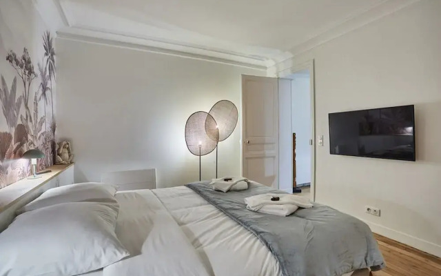 Apartment Eiffel Tower Trocadero by Studio Prestige