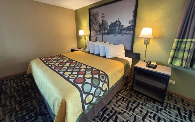 Super 8 by Wyndham McLean/Bloomington SW