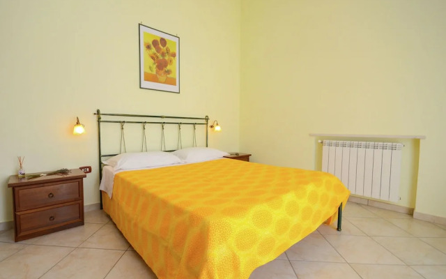 Apartment With Lovely Pool