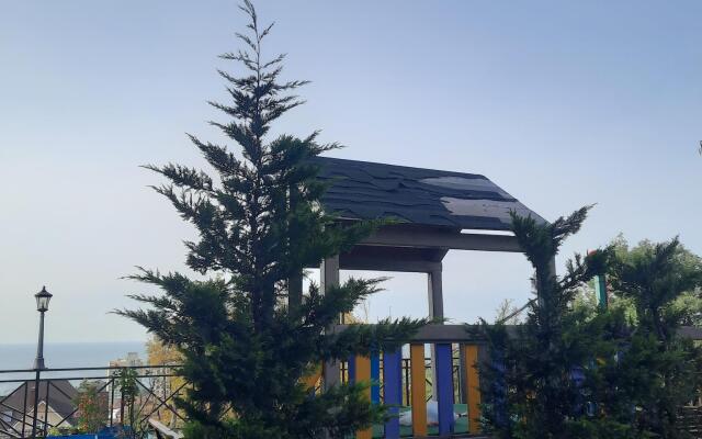 Apartments on the street of White Acacias 11