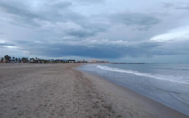 Apartamento con terraza y vistas al mar