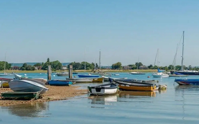 Stylish Cosy Annexe in Pretty Sailing Village